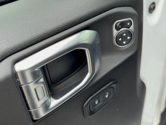 Used 2022 White Jeep Unlimited Rubicon image 14