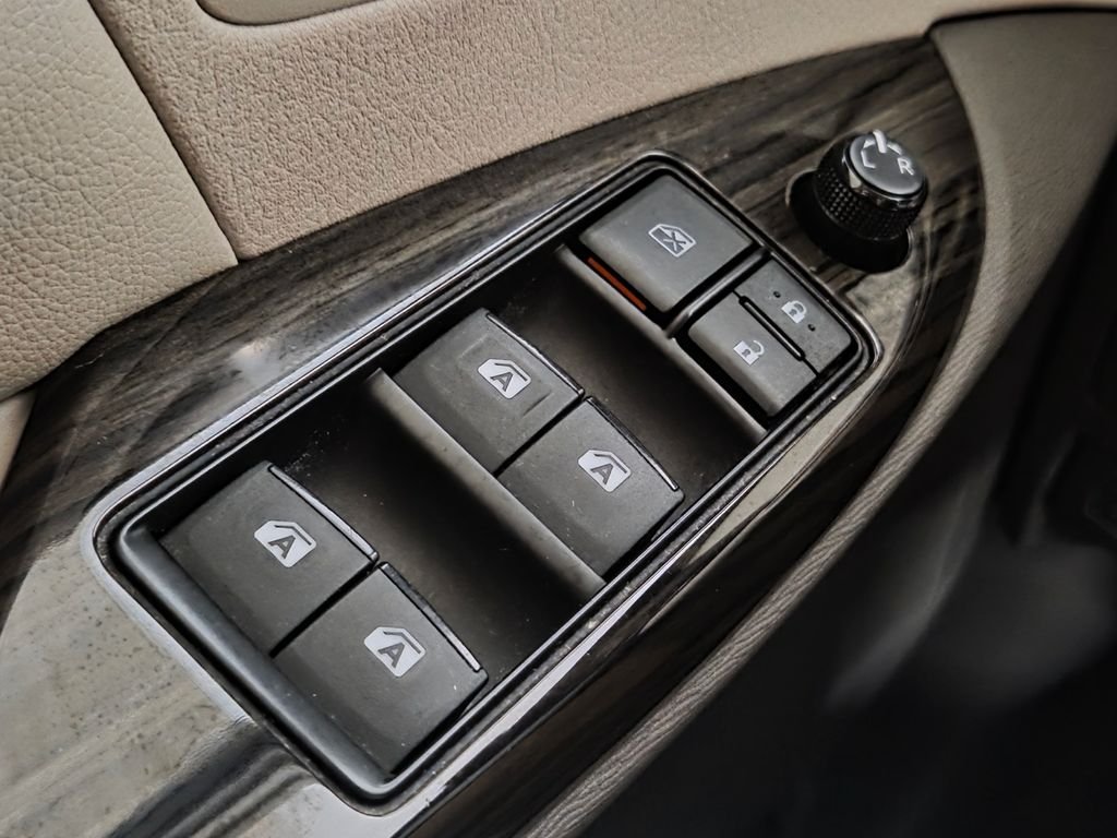Used 2017  Toyota XLE image 27