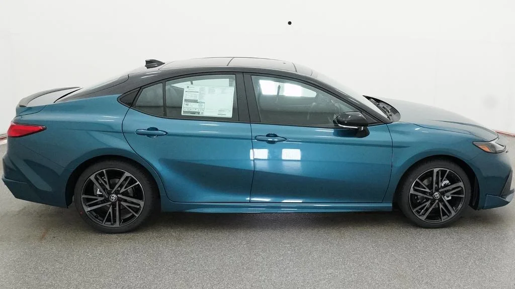 New 2026 Ocean Gem with Midnight Black Metallic roof Toyota XSE image 14