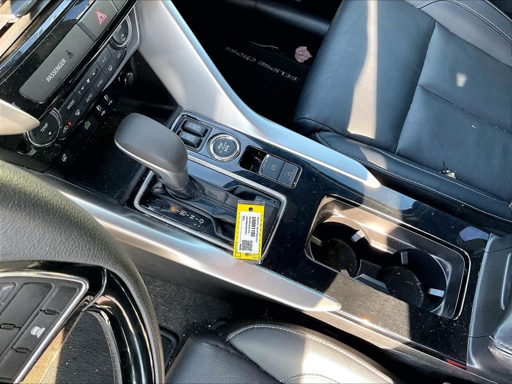 Used 2025 White Mitsubishi SE image 20
