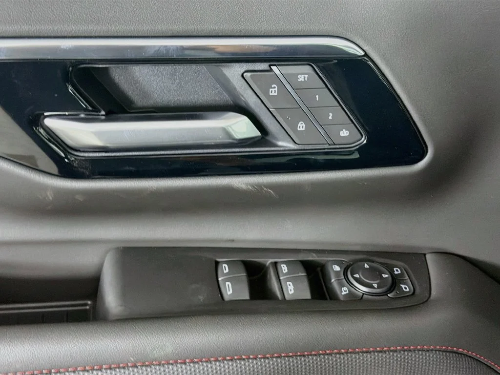 2026 Chevrolet Suburban RST - Photo 18