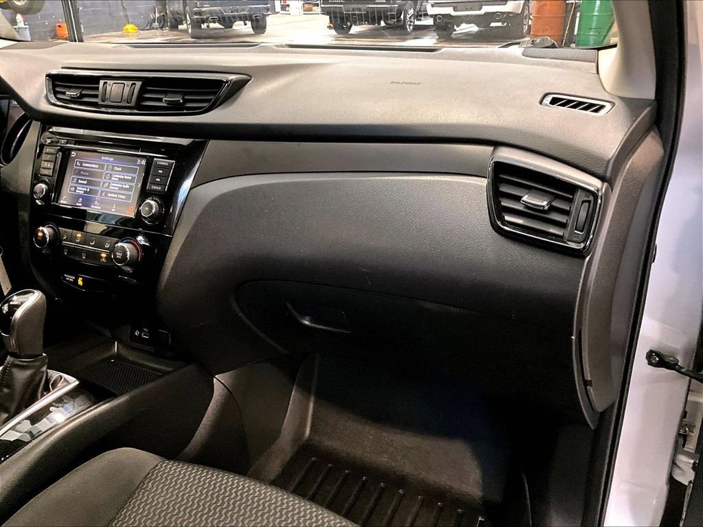 Used 2019 Silver Nissan S image 13