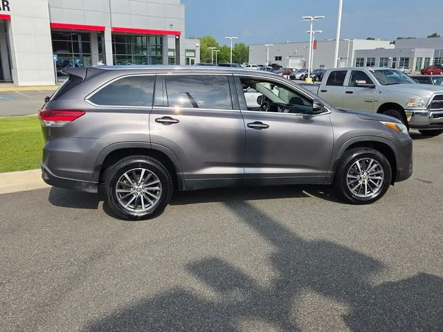 Used 2019 Gray Toyota XLE image 13