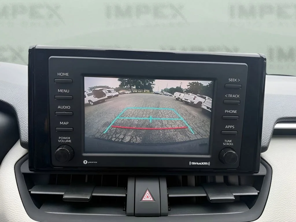 Used 2020  Toyota XLE image 21