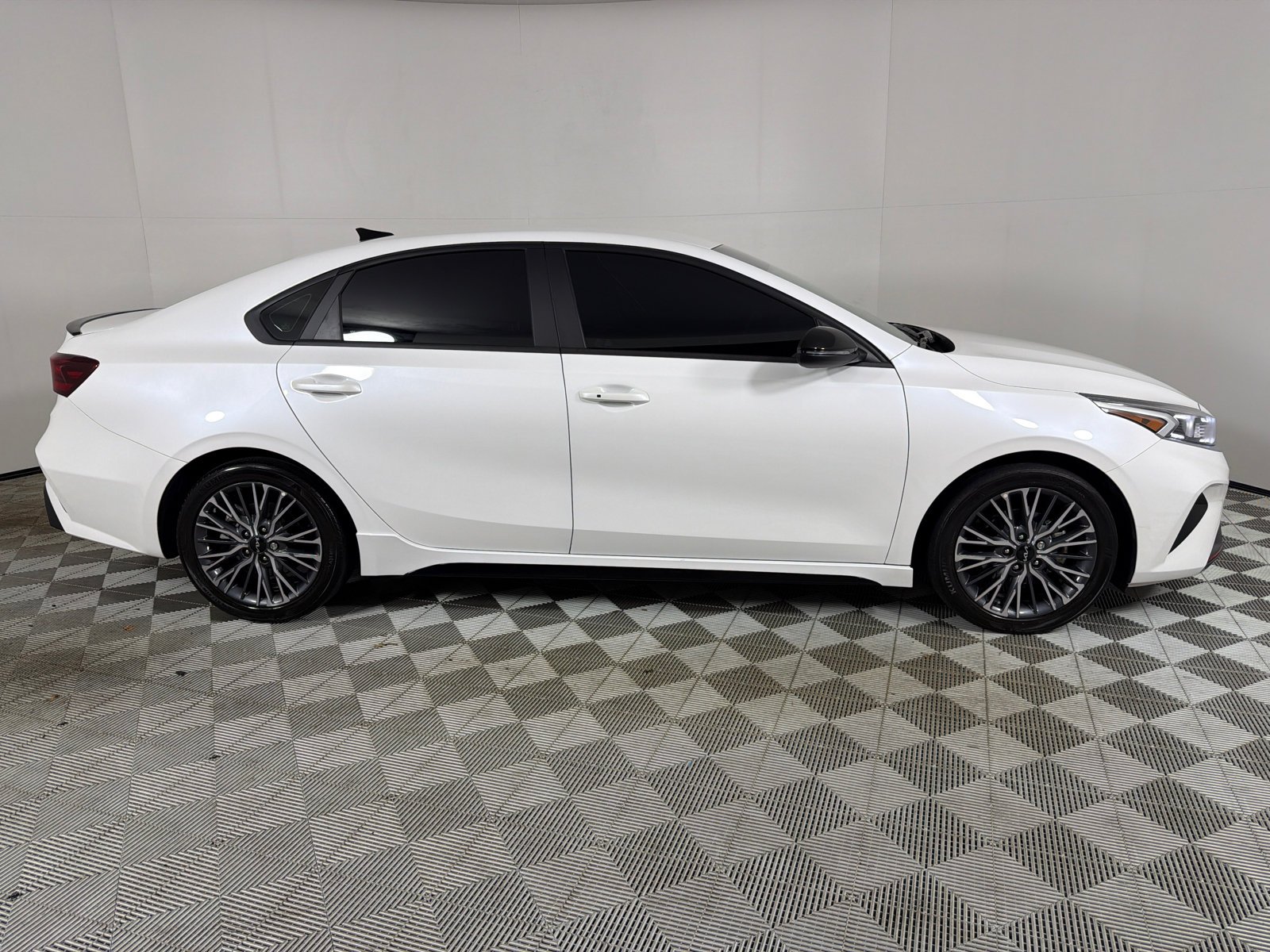 Used 2023 Snow White Pearl Kia GT-Line image 3
