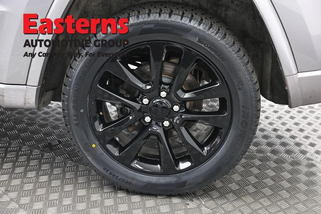 Used 2017 Silver Jeep Altitude image 33