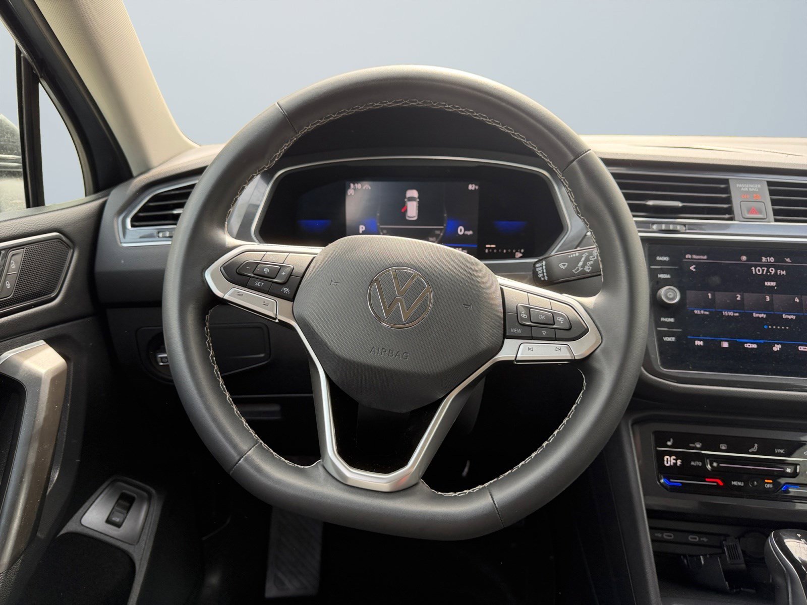 Stew Hansen Ce 2022 Deep Black Pearl Volkswagen SE image 13