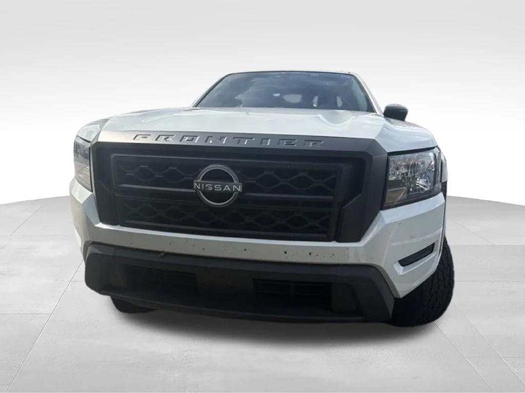 Used 2022 White Nissan S image 2