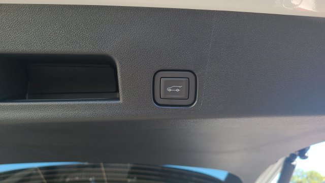 New 2027 Summit White GMC Elevation image 30