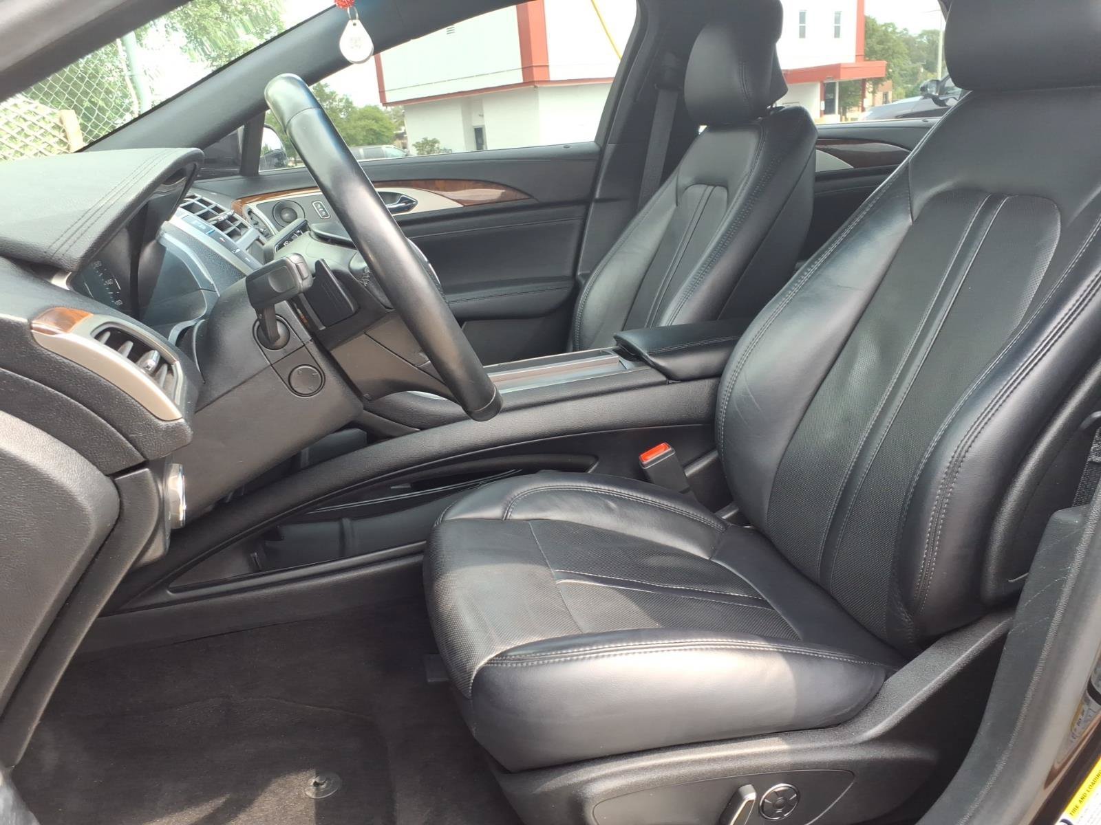 Used 2019 Infinite Black Metallic Lincoln Reserve II image 4