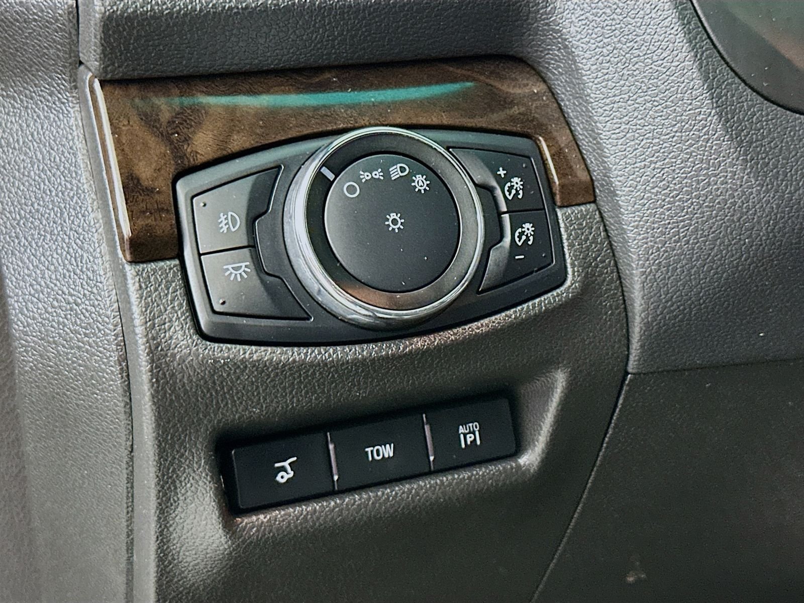 Used 2014 Ingot Silver Ford Limited image 10