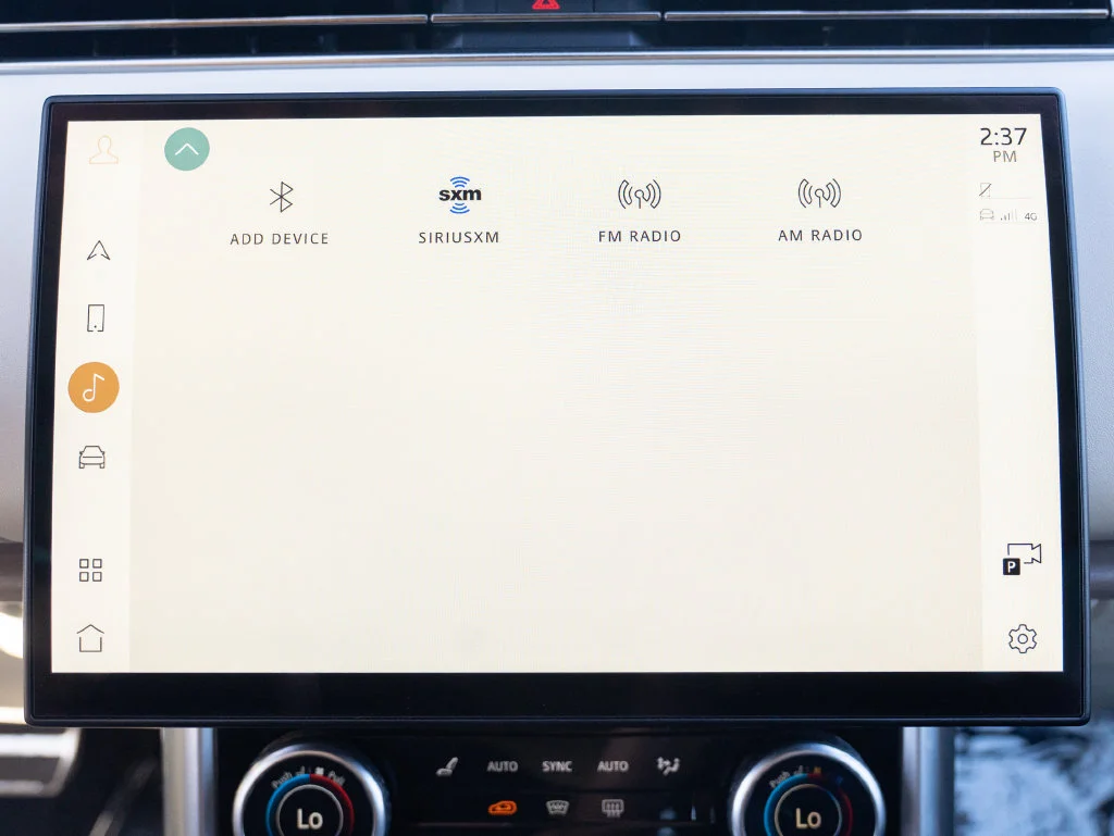 Used 2023 Blue Land Rover SE image 28
