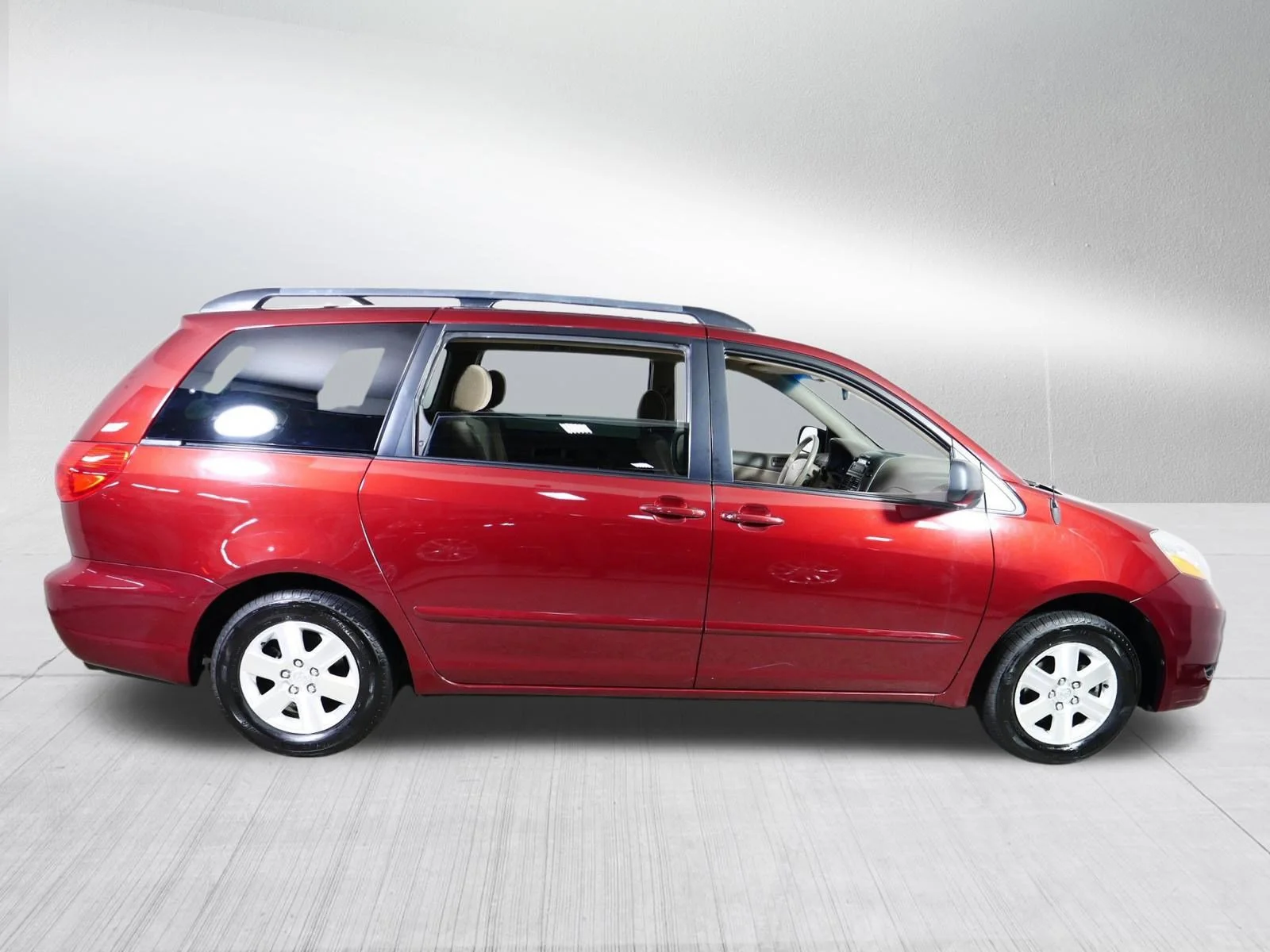 Used 2006 Salsa Red Pearl Toyota LE image 8