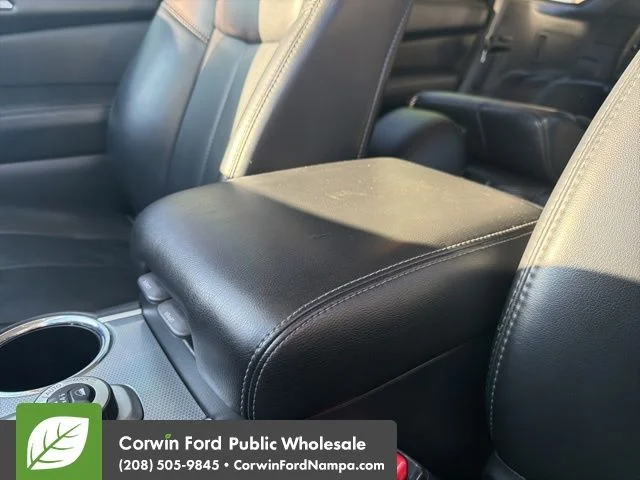Used 2017 Black Nissan SL image 21