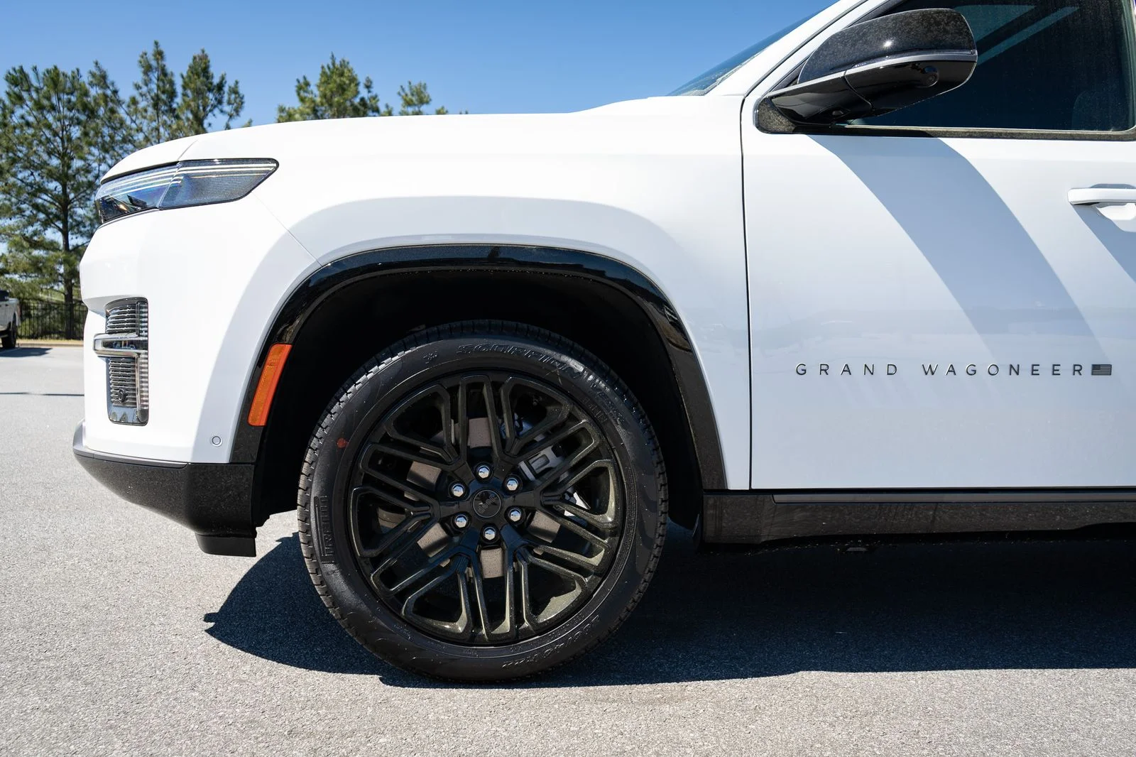 New 2026 Bright White Clear-Coat Exterior Paint Jeep Limited Reserve image 4