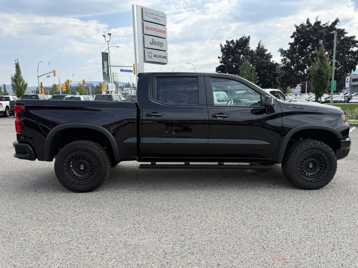 Used 2025 Black Chevrolet ZR2 image 9