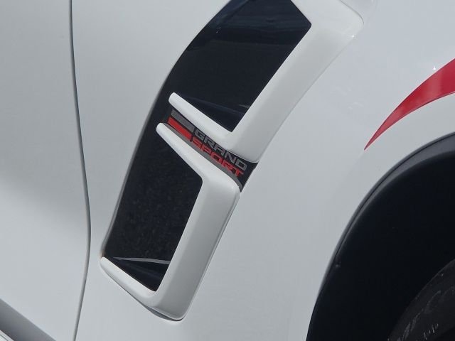 Used 2019 White Chevrolet Grand Sport image 9