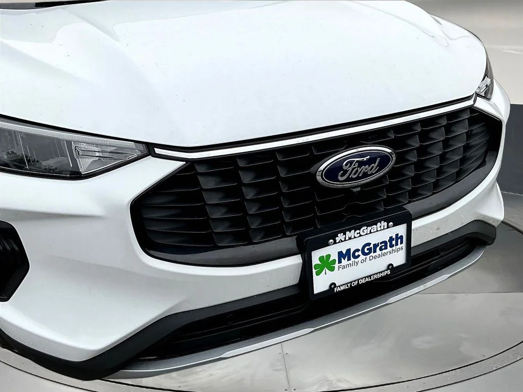 Used 2023 White Ford Active image 35