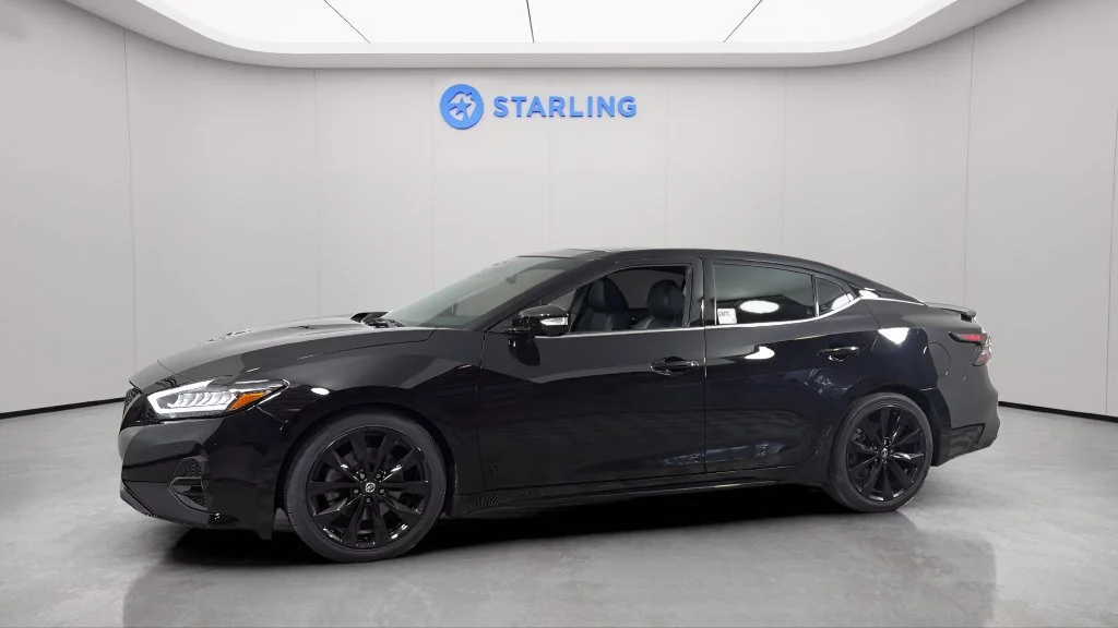Used 2022 Black Nissan SR Xtronic CVT image 3