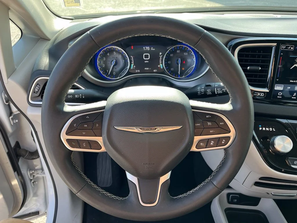 Used 2024 White Chrysler Touring L image 11