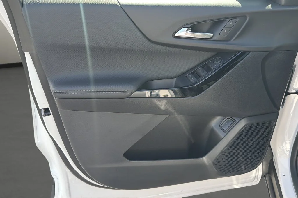 New 2027 Summit White Chevrolet LT image 14