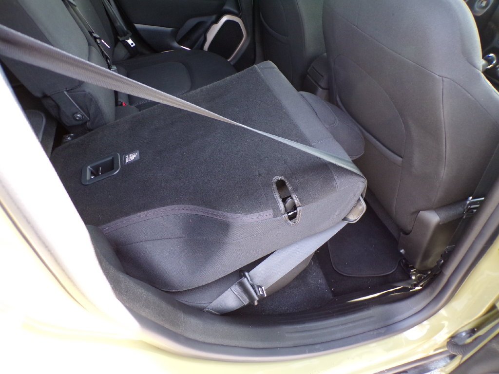 Used 2015 Green Jeep Latitude image 8