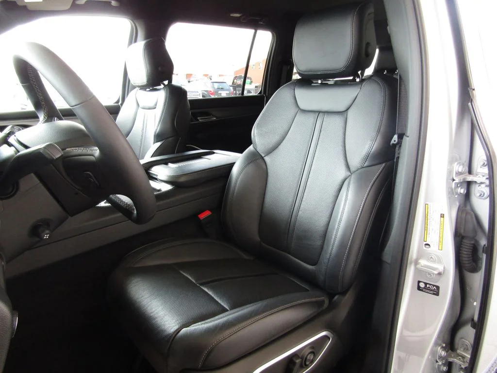Used 2025 Silver Zynith Jeep Series II image 25