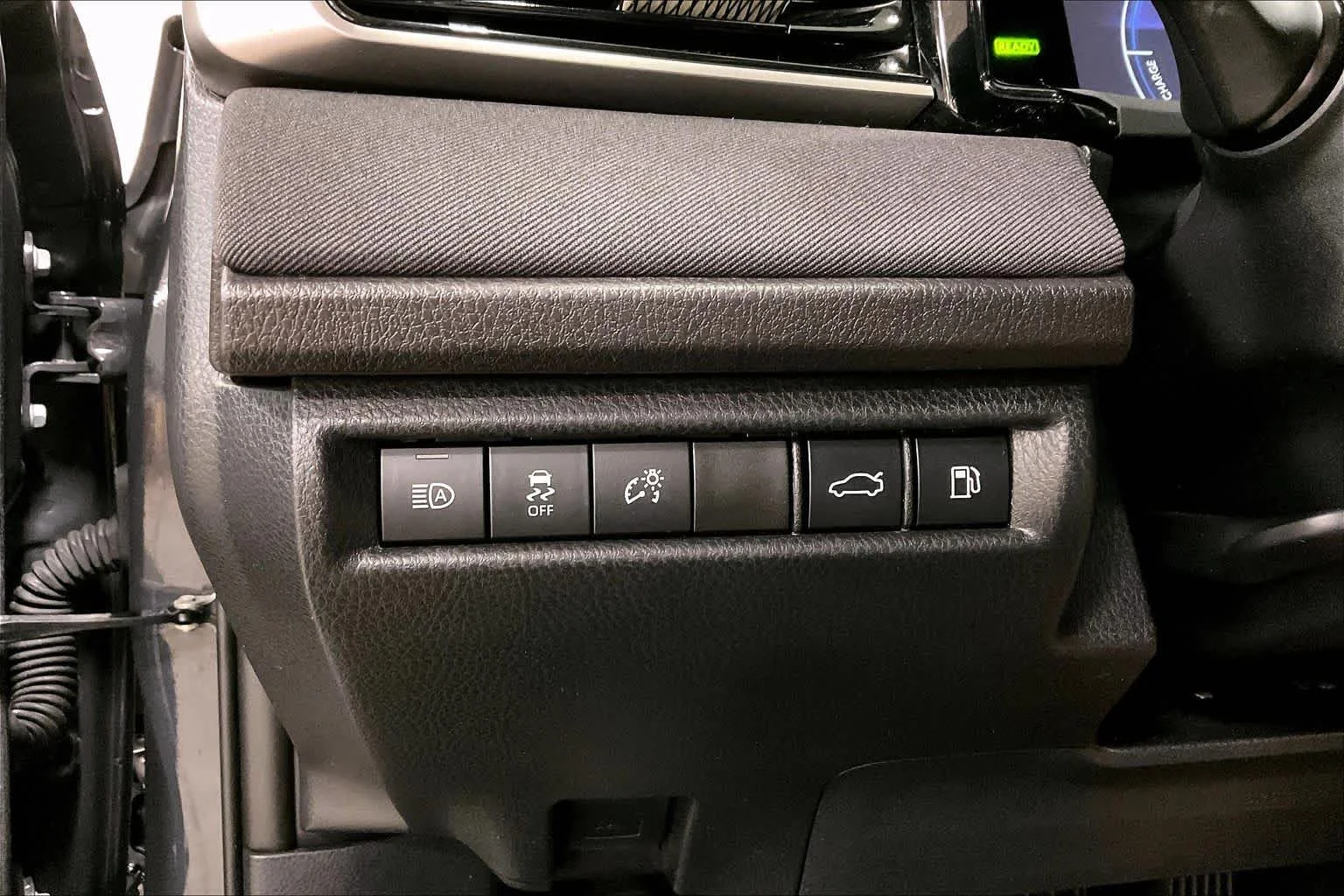 Used 2025 Underground Toyota LE image 34