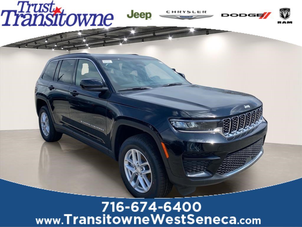 New 2026 Diamond Black Crystal Pearl-Coat Exterior Paint Jeep Laredo X image 1