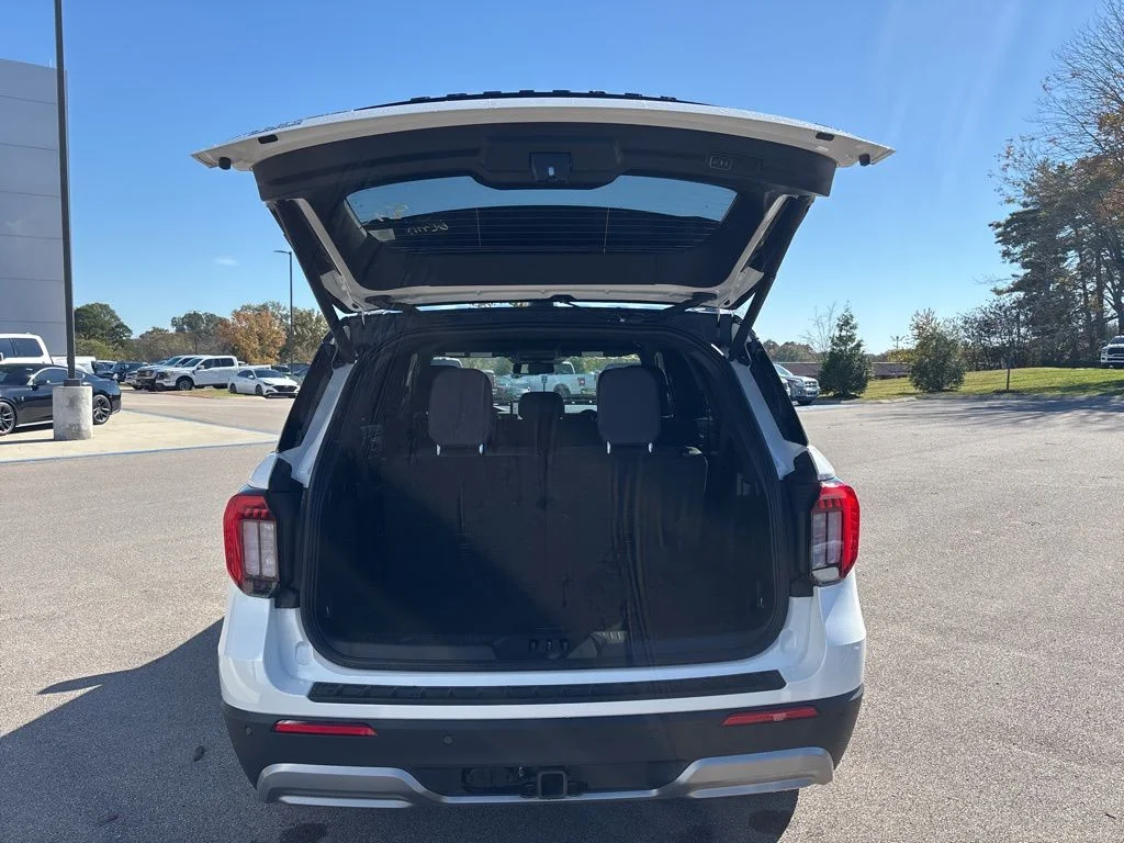 New 2026 White Ford Platinum image 9