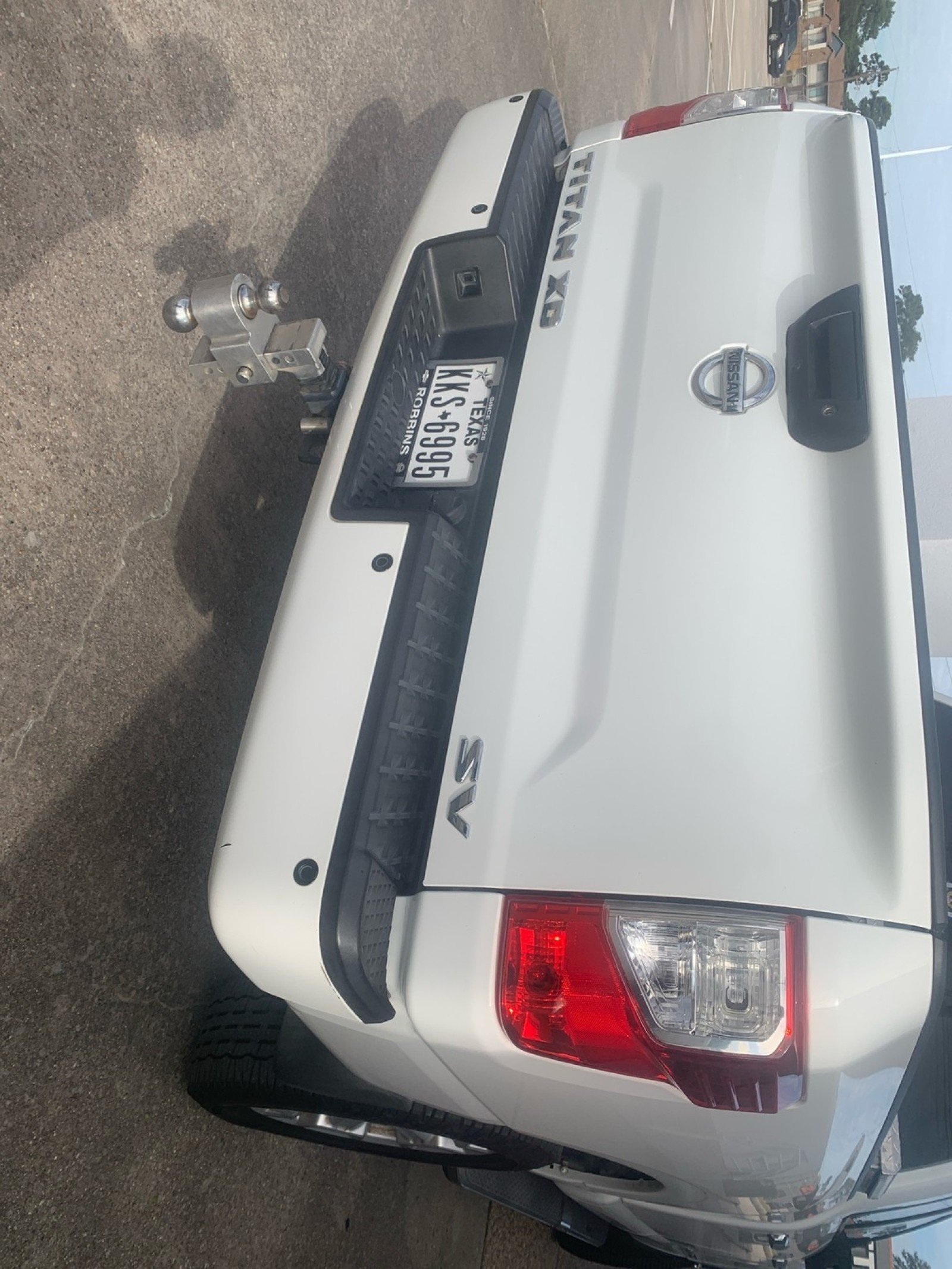 Used 2017 Glacier White Nissan SV image 6