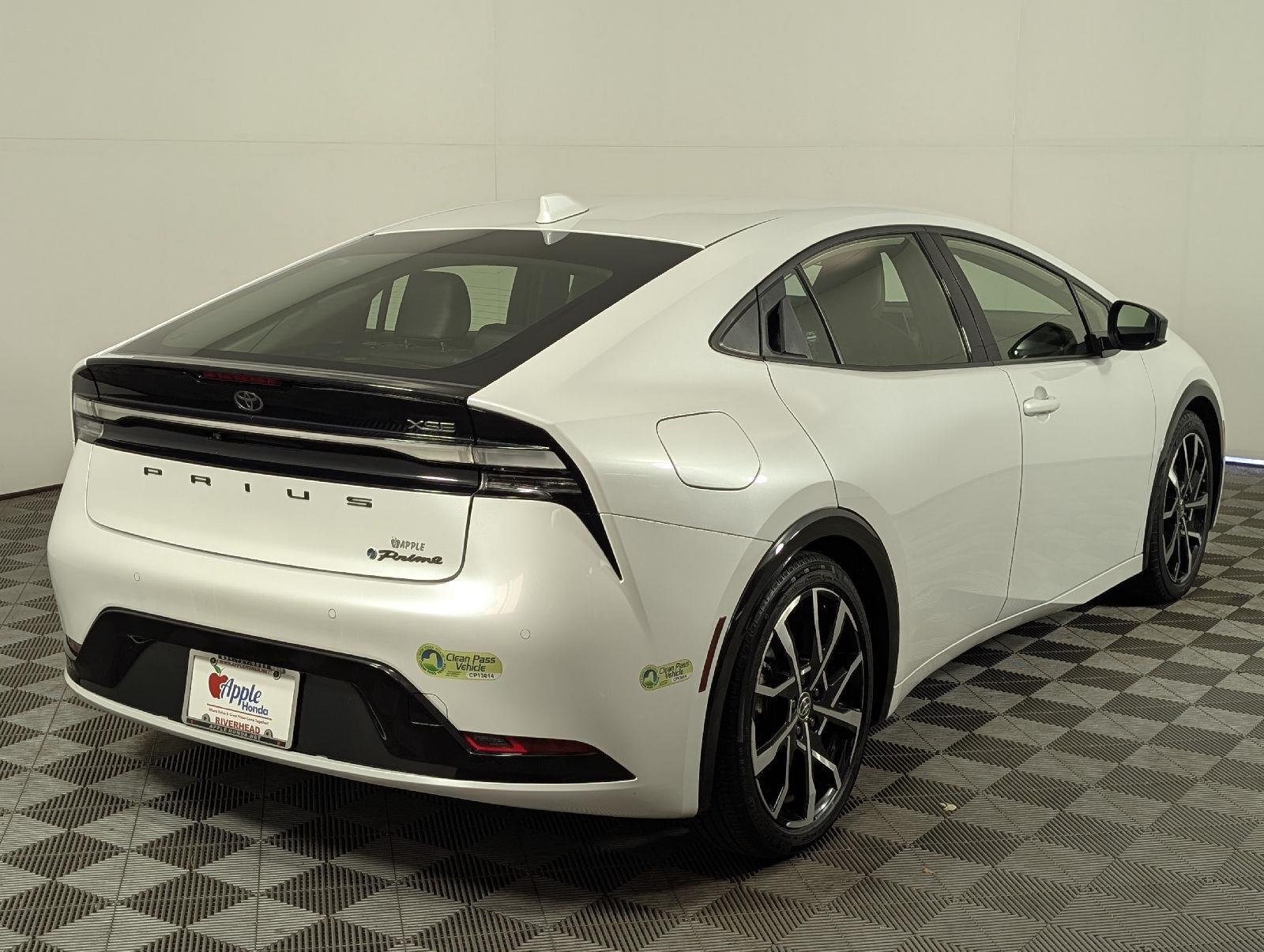 Used 2023 Wind Chill Pearl Toyota XSE image 6