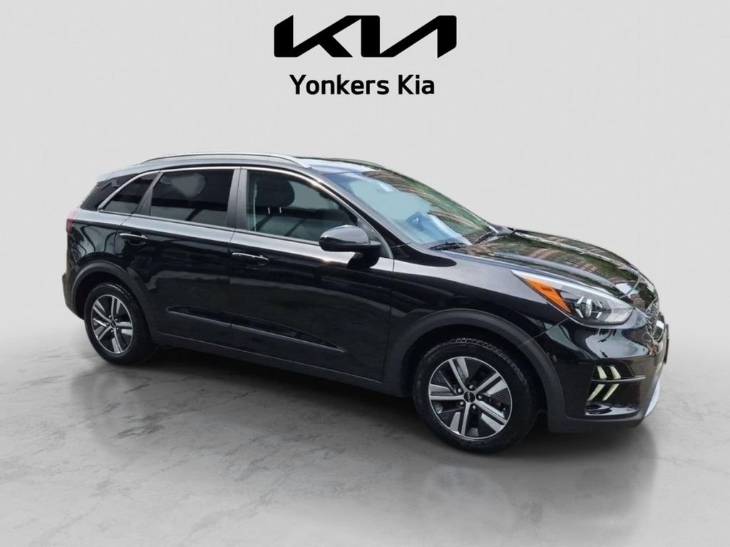Used 2022 Black Kia LXS image 4