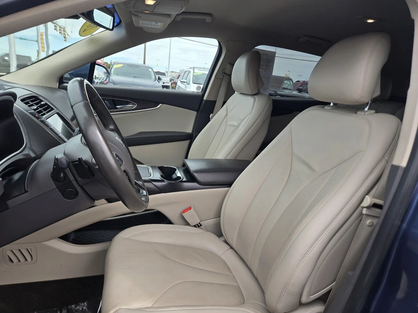 Used 2018 Blue Metallic LINCOLN Select image 26