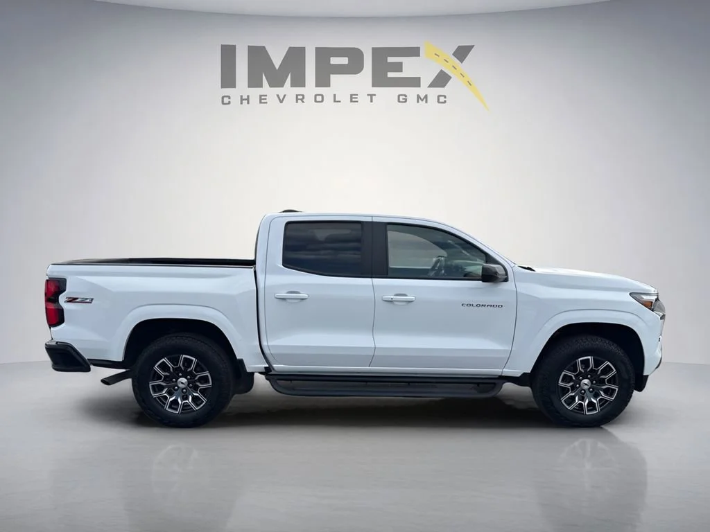 Used 2025 Summit White Chevrolet Z71 image 6