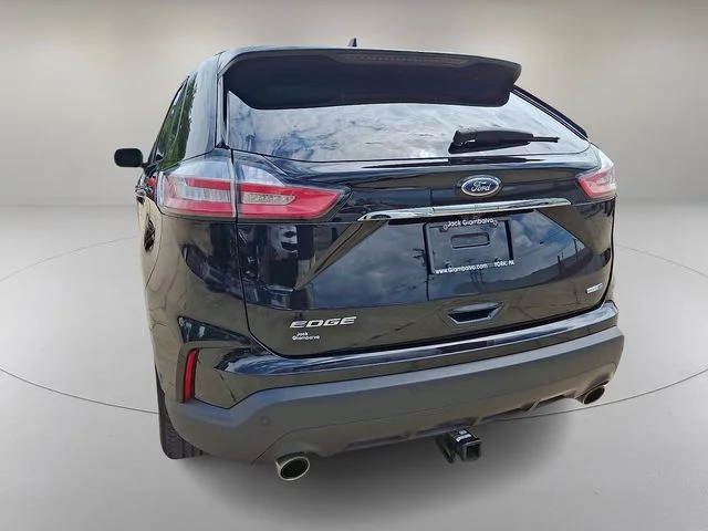 Used 2020 Black Ford SE image 8