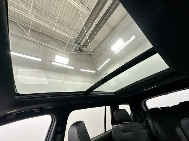 New 2027 High-Gloss Black Paint Jeep Limited image 24