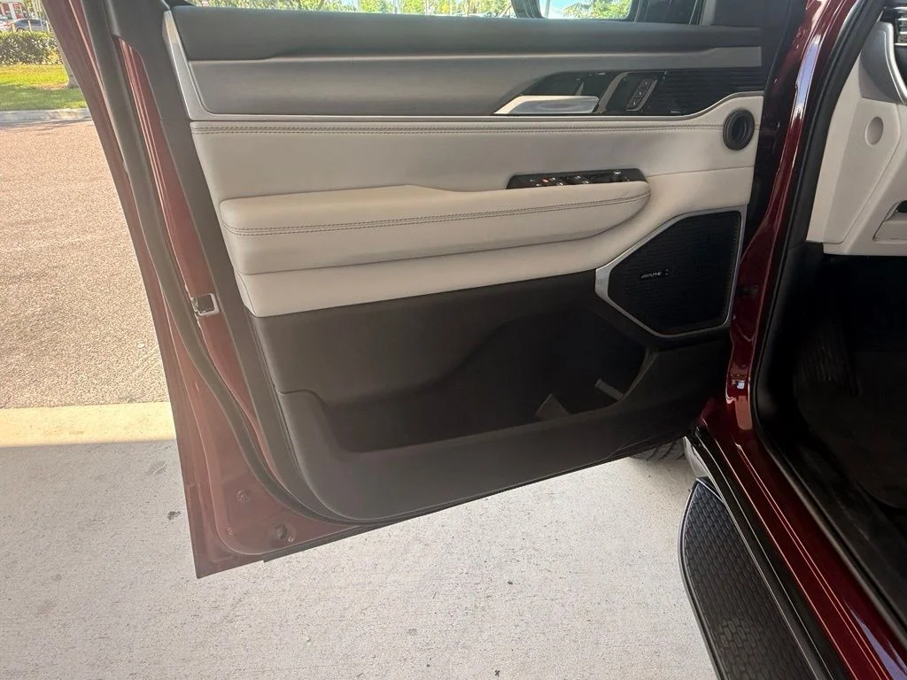 New 2026 Velvet Red Pearl-Coat Exterior Paint Jeep  image 28