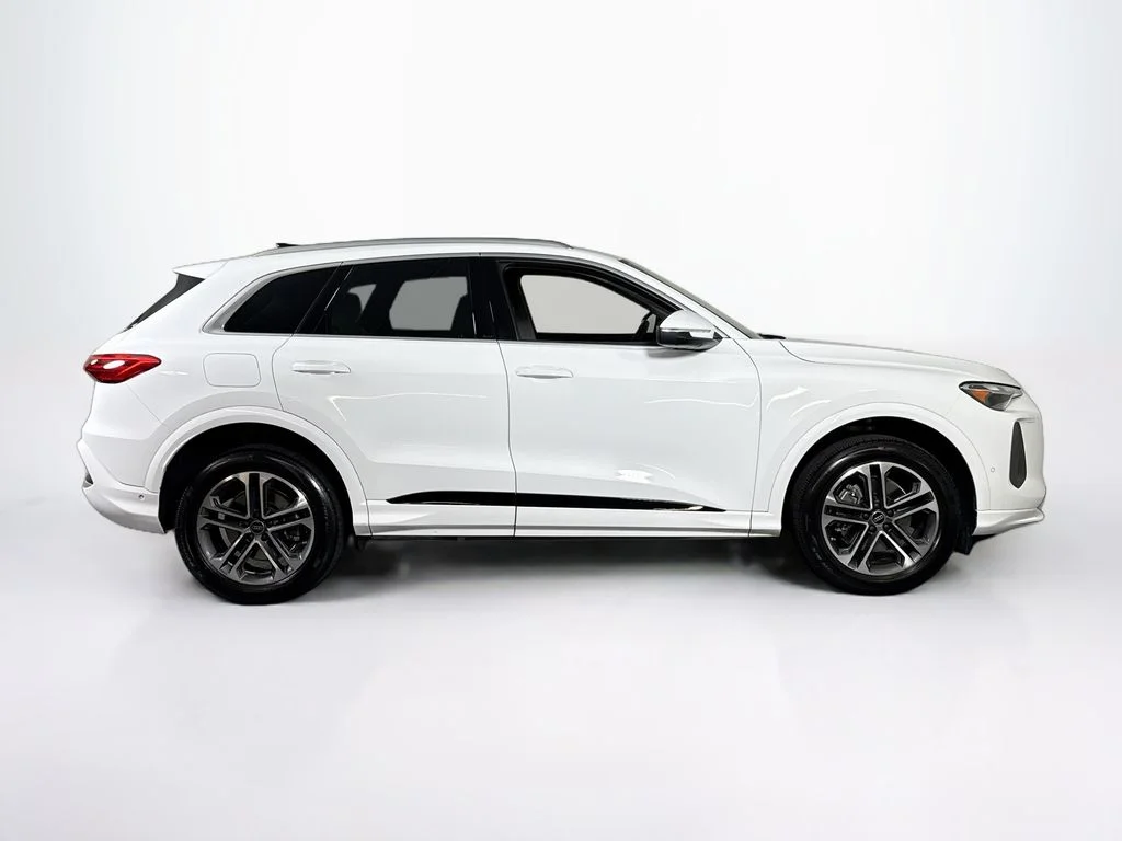 Used 2025 White Audi 2.0T Premium image 6