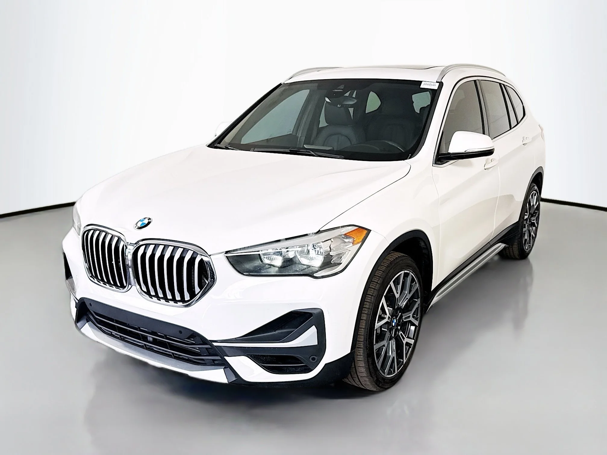 Used 2021 Alpine White BMW sDrive28i image 3