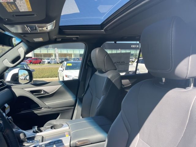 2026 Lexus LX 700h F-Sport - Photo 13