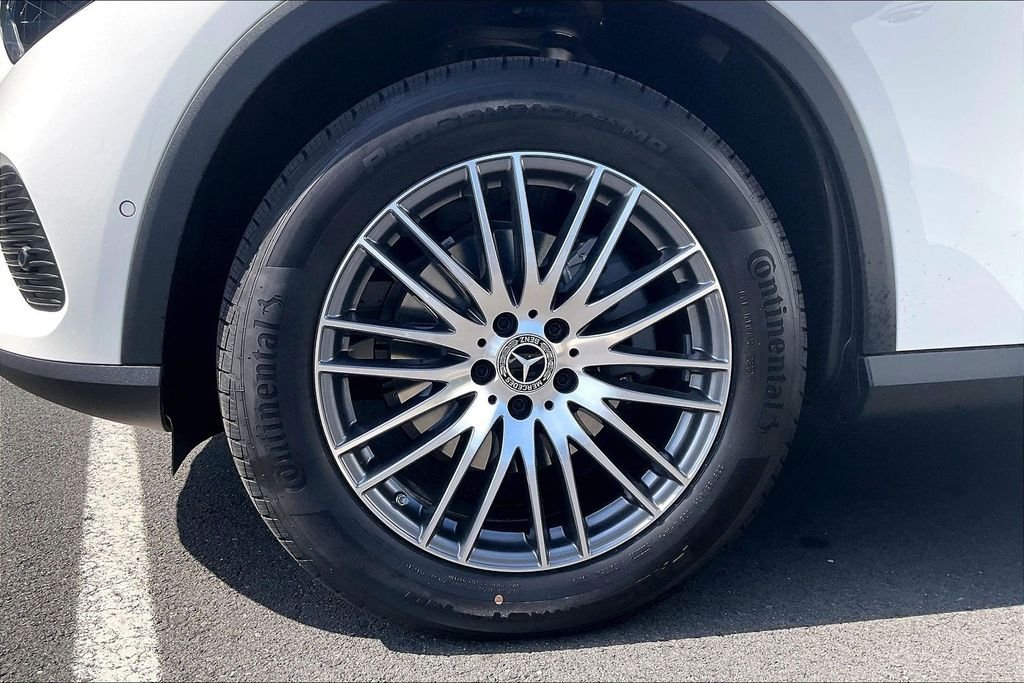 New 2026 Polar White Mercedes-Benz GLC 300 image 11