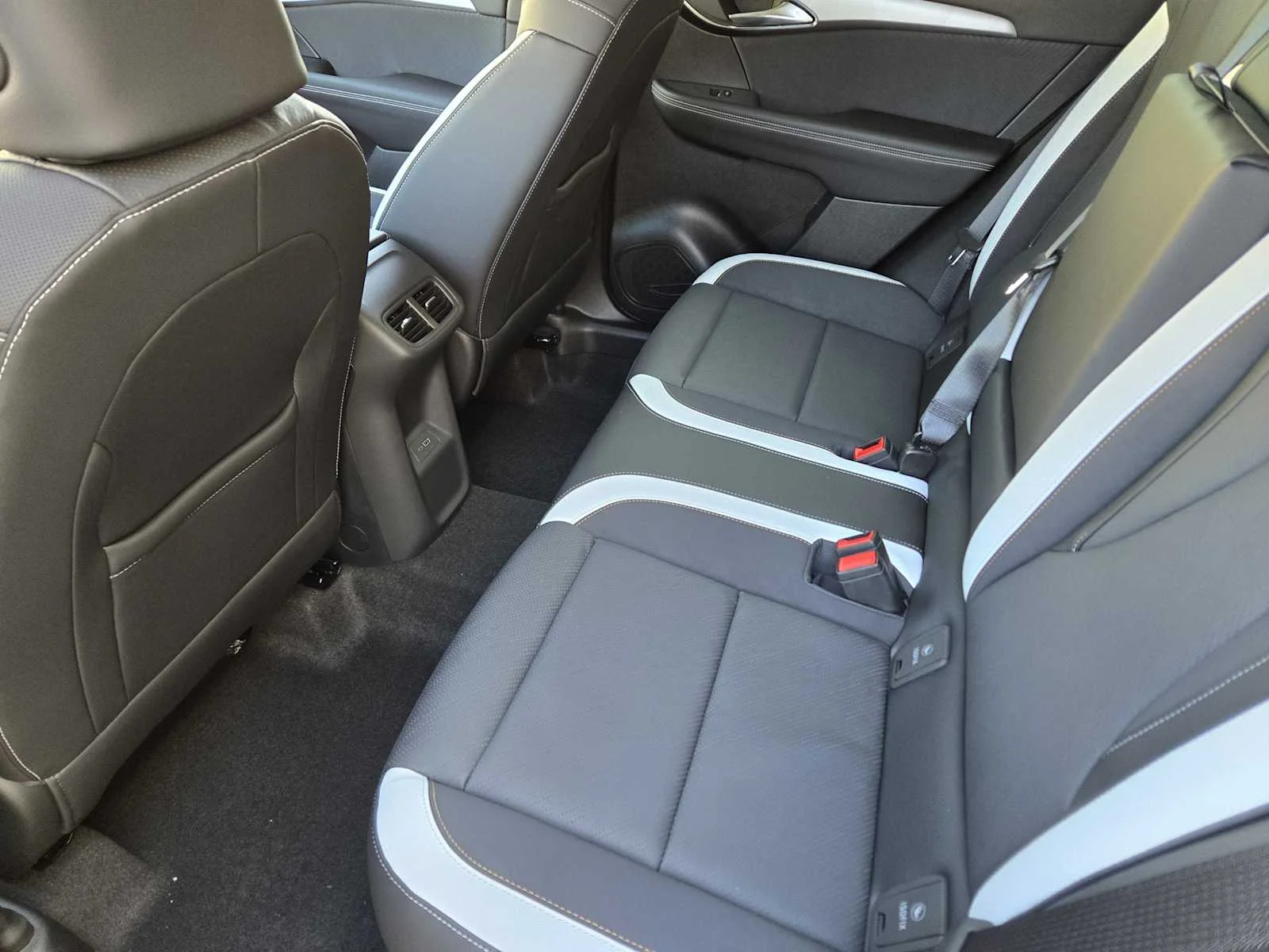 2026 Buick Envision Sport Touring - Photo 18