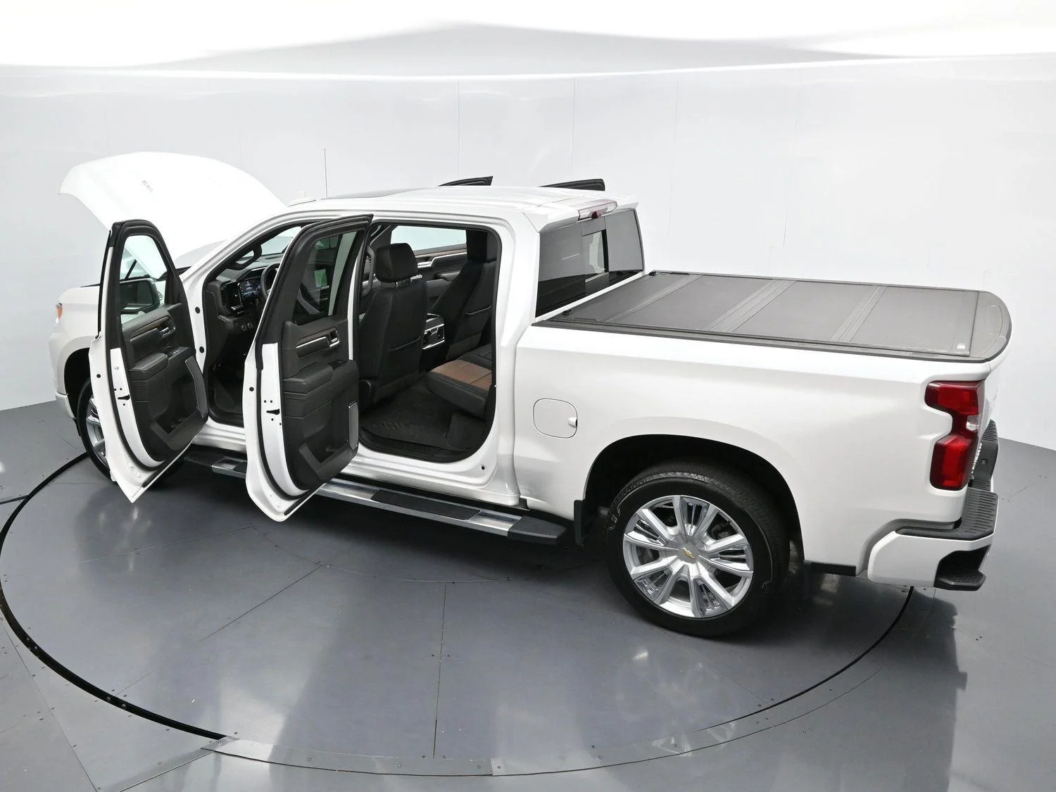 Used 2024 Iridescent Pearl Tricoat Chevrolet High Country image 43