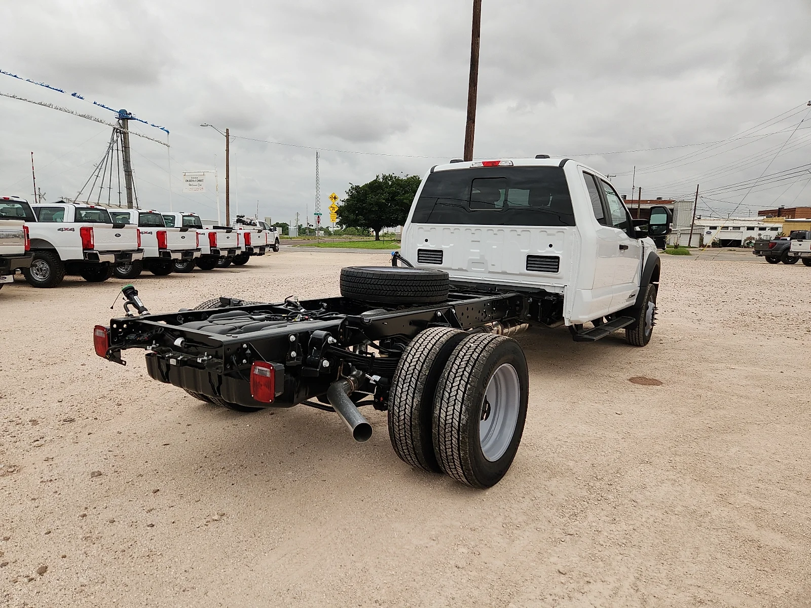 New 2026 Oxford White Ford XL image 7