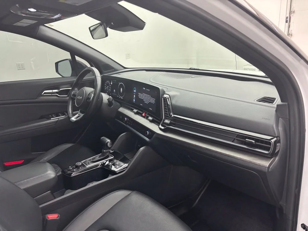 Used 2023 White Kia X-Pro Prestige image 34