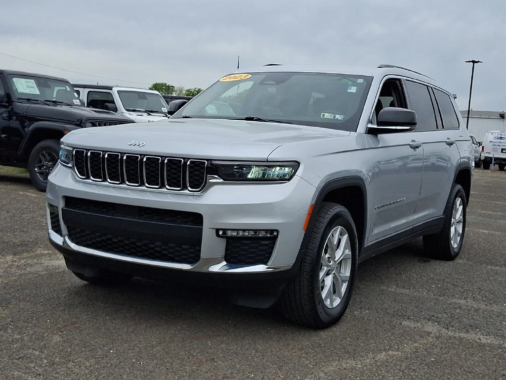 Used 2023 Silver Zynith Jeep Limited image 5