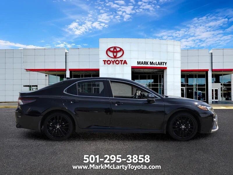 Used 2022 BLACK TOYOTA XSE AUTO image 6