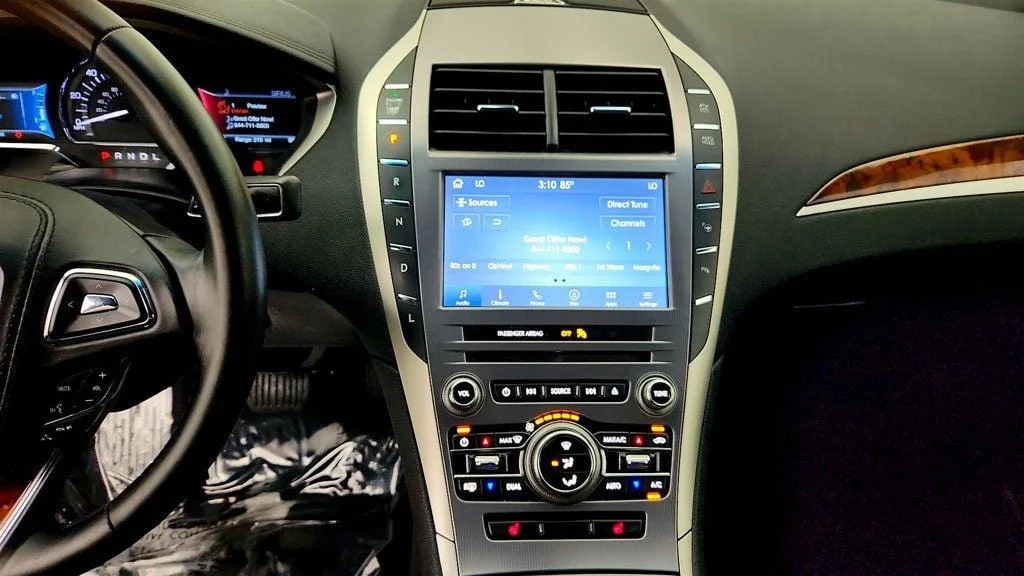 Used 2020 White Platinum Metallic Tri-Coat Lincoln Hybrid Reserve FWD image 19