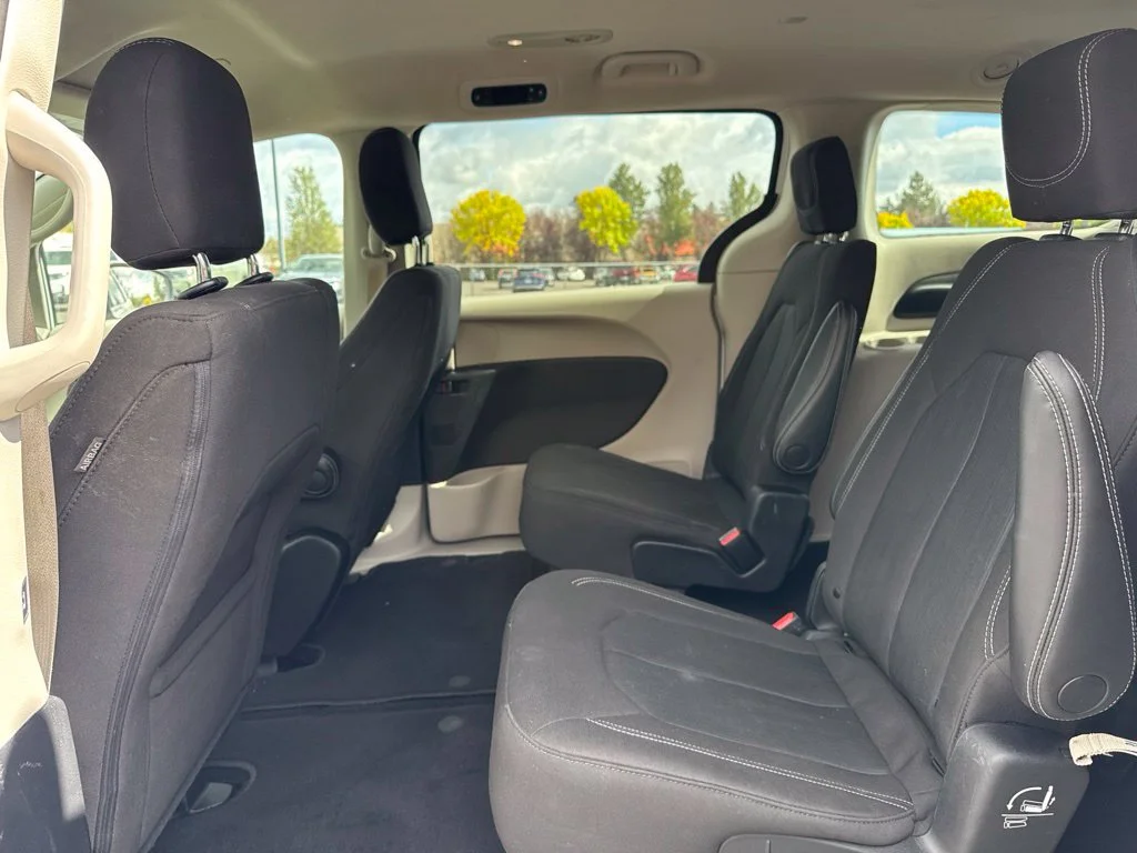 Used 2023 Bright White Clearcoat Chrysler LX image 18